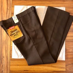 Brown Levi’s pants
